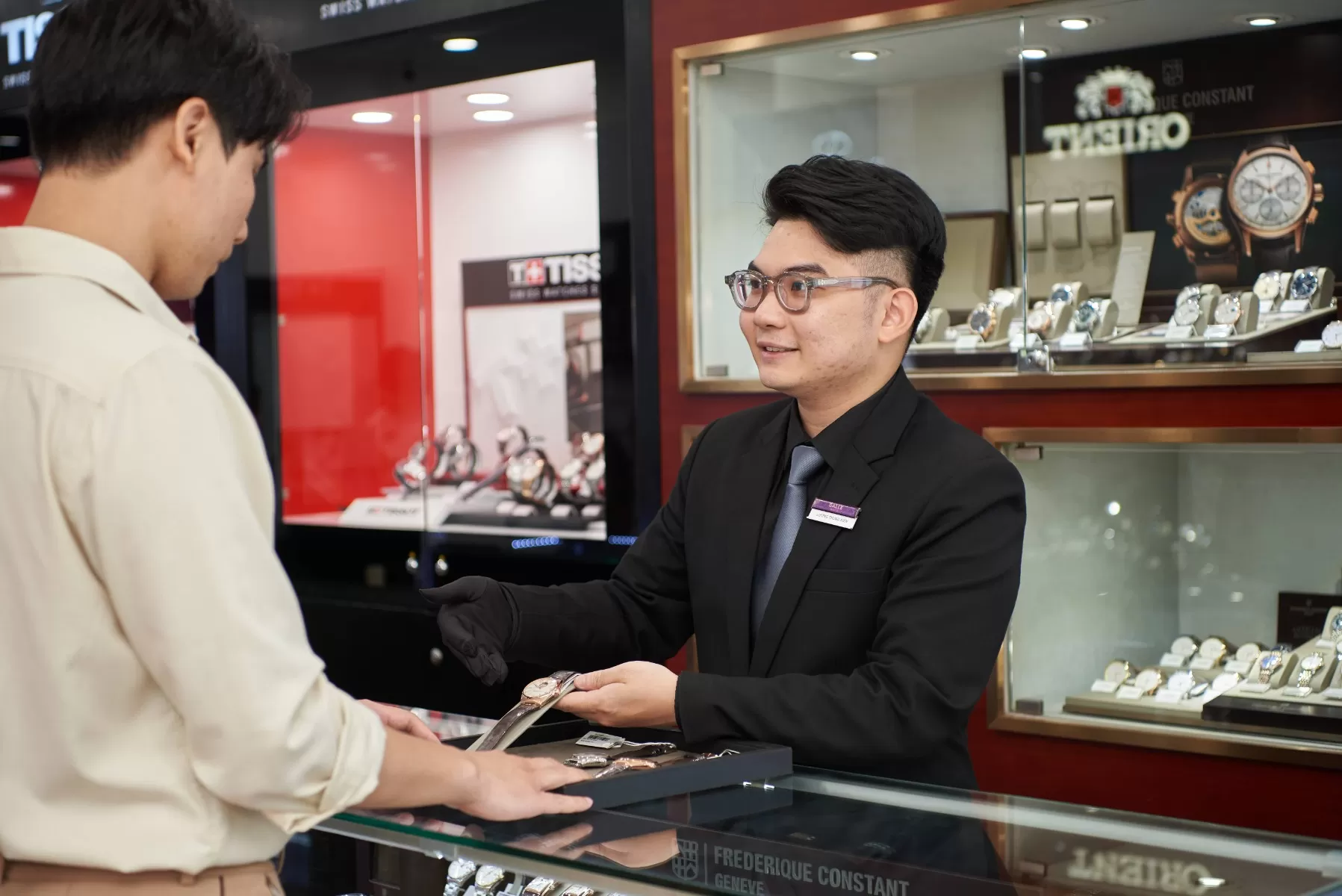 Ch&iacute;nh S&aacute;ch Khuyến M&atilde;i Tại Luxora Watch